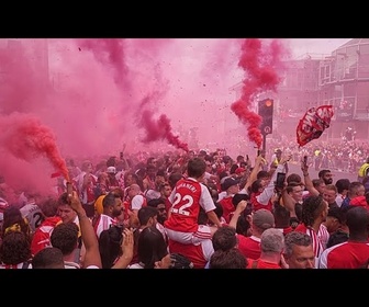 Replay Les fans d'Arsenal envahissent Londres pour le défilé de la victoire