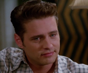 Replay Beverly Hills, 90210 - S07 E27 - Il n'a d'yeux que pour elle