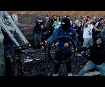 Replay Royaume-Uni : deux hommes inculpés après les manifestations pour Henry Nowak
