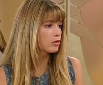 Replay Hélène et les garçons - S05 E07 - Le monde est petit