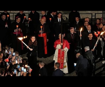 Replay Léon XIV marque sa première Semaine sainte avec un chemin de croix au Colisée