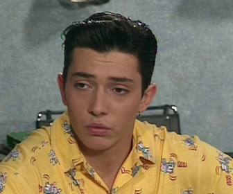 Replay Hélène et les garçons - S02 E02 - Le mensonge