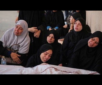 Replay Les Palestiniens pleurent les 11 victimes d'une attaque à Khan Younès