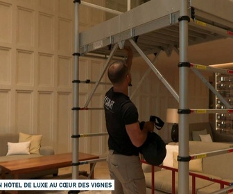 Replay Un jour, un doc week-end - Un hôtel de luxe au cœur des vignes