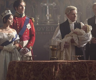 Replay Victoria - S2 E1 - Une fille de soldat