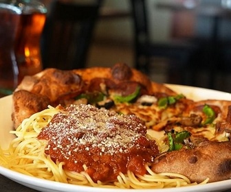 Replay Canada : la pizzaghetti - Voyage en cuisine