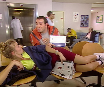 Replay Un gars, une fille - S1E13 - Aux urgences
