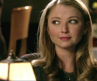 Replay Les experts - S12 E18 - Malice au pays des merveilles