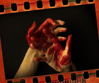 Replay Sur la scène du crime - S1E14 - Du sang sur la carte de presse