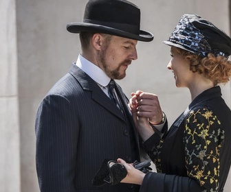 Replay Mr Selfridge - S3 E6 - Manipulation à tous les rayons