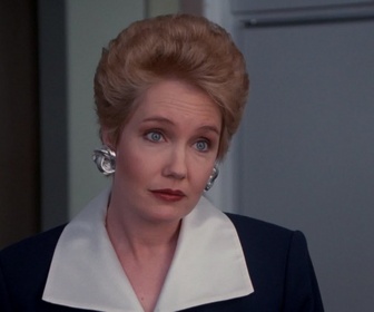 Replay Beverly Hills, 90210 - S03 E24 - Un anniversaire mouvementé