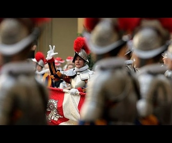 Replay Le pape Léon XIV intronise 28 nouveaux gardes suisses au Vatican