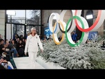 Replay Les Olympiens défilent tandis que le CIO dévoile les tenues des équipes
