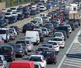 Replay Embouteillages, parkings : dans l'enfer de la route - S1E3 - Episode 3