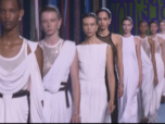 Replay À L'affiche ! - Vogue World Paris : un défilé hors normes pour le coup d'envoi de la semaine de la Haute Couture