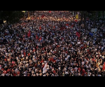 Replay Albanie : des milliers de manifestants réclament la démission du Premier ministre Edi Rama