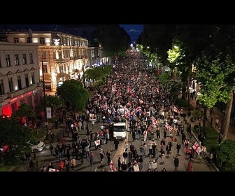 Replay Géorgie : des milliers de manifestants défient le pouvoir lors d'une grande marche pro-UE