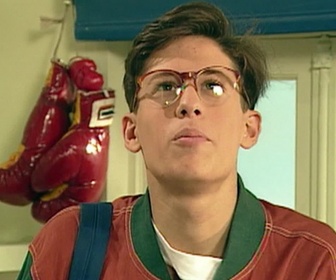 Replay Premiers baisers - S03 E28 - Le téléphone