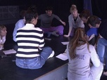 Replay Grands reportages - Cabarets : ils mettent des paillettes dans nos vies !