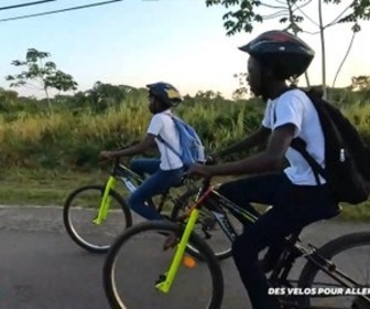 Replay Positive Outre-mer - Des vélos pour aller à l'école