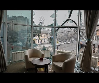 Replay Dans la nuit, des drones russes frappent des habitations, endommagent un monastère à Odessa