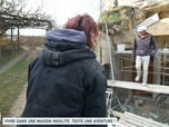 Replay Un jour, un doc week-end - Vivre dans une maison insolite, toute une aventure !