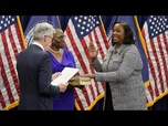Replay La gouverneure de la Fed Lisa Cook poursuit l'administration Trump pour contester son limogeage