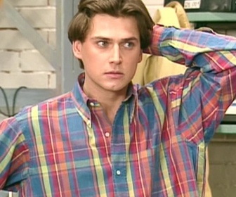 Replay Hélène et les garçons - S08 E10 - Le piège