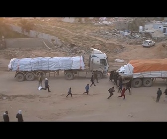 Replay Les camions avec de l'aide humanitaire pillés lors du passage de frontière à Rafah