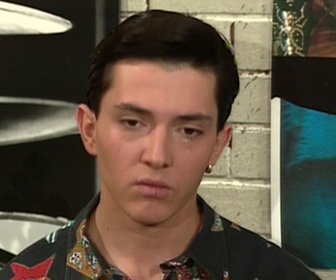 Replay Hélène et les garçons - S03 E01 - Seul