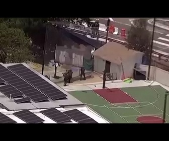 Replay Vu du ciel, la police encercle un centre islamique à San Diego après des tirs