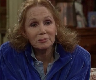 Replay Madame est servie - S04 E21 - Le Bal de la promo