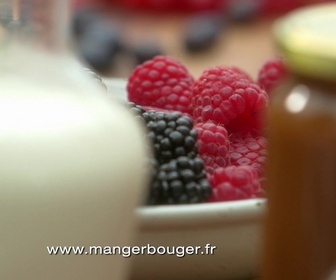 Replay Petits plats en équilibre - Quatre quarts glacé au caramel au beurre salé et aux fruits rouges