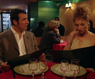 Replay Un gars, une fille - S3E129 - Au restaurant (3)