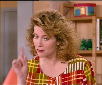 Replay Les filles d'à côté - S05 E11 - Trop c'est trop