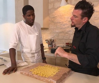 Replay Norbert commis d'office - Mathieu et ses pâtes carbonara à la mayonnaise / Brigitte et son sauté de porc coco-banane