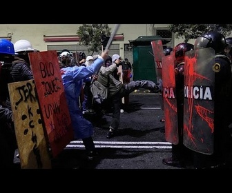 Replay Au Pérou, des travailleurs des transports manifestent après le meurtre d'un chauffeur
