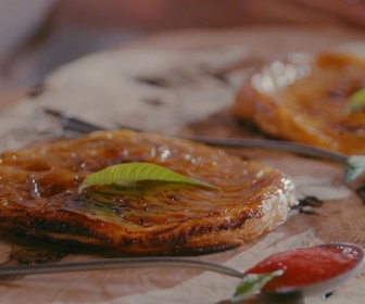 Replay Petits Plats en équilibre - Tarte fine pomme framboise cantal de Maryline Fages