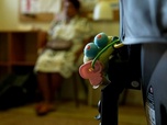Replay France : la lutte contre les violences faites aux femmes menacée