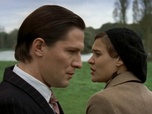 Replay Les petits meurtres d'Agatha Christie - S1E8 - Le flux et le reflux