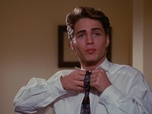Replay Beverly Hills, 90210 - S01 E08 - 17 ans de réflexion