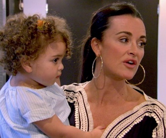 Replay Les real housewives de Beverly Hills - S1 E1 - La vie, la liberté, et l'opulence