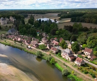 Replay Grands Reportages - Reportages découverte - Châtelains : les dessous de la vie de château…