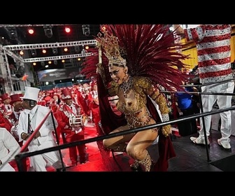 Replay La reine du rock brésilien Rita Lee honorée au défilé du carnaval de Rio