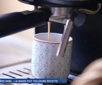 Replay Un jour, un doc - Père Noël : la magie fait toujours recette