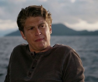 Replay Retour à Cedar Cove - S03 E03 - Une main tendue