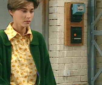 Replay Hélène et les garçons - S06 E16 - Désordres