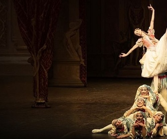 Replay Ballet de Hambourg - Casse-Noisette : John Neumeier