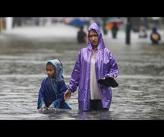 Replay Au moins 90 morts lors d'inondations et de glissements de terrain à Sumatra, en Indonésie