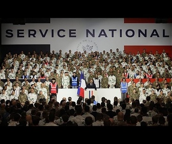 Replay Service national : la jeunesse française partagée suite aux annonces d'Emmanuel Macron